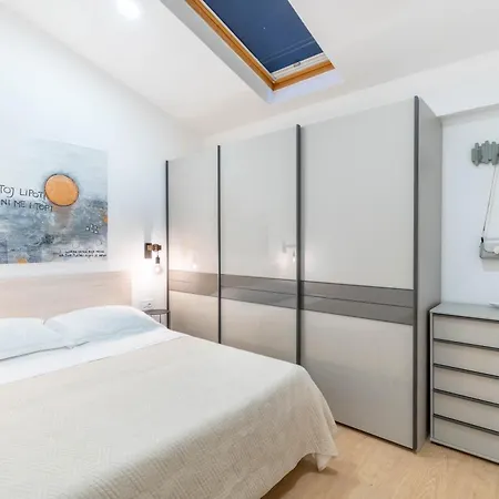 Apartment L&l